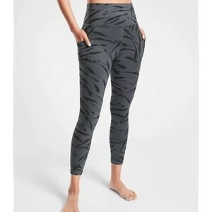 Athleta • Salutation Stash Pocket II‎ 7/8 Tight Grey Tiger Stripe Leggings XS